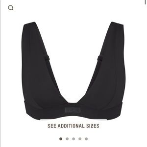 SKIMS Swim Plunge Bikini Top / Onyx
